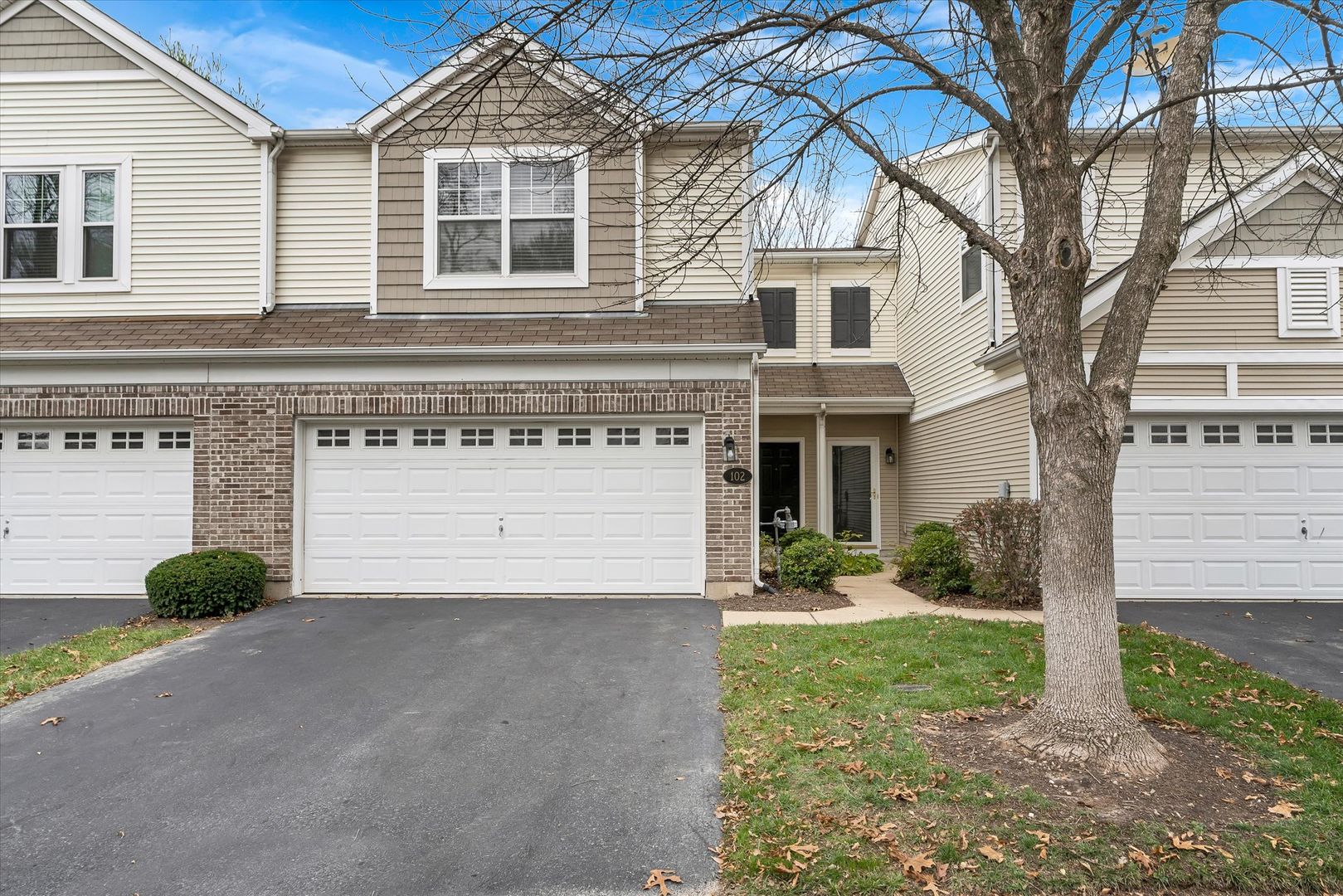 Saint Charles Townhome: 102 Kingston Terrace Ct