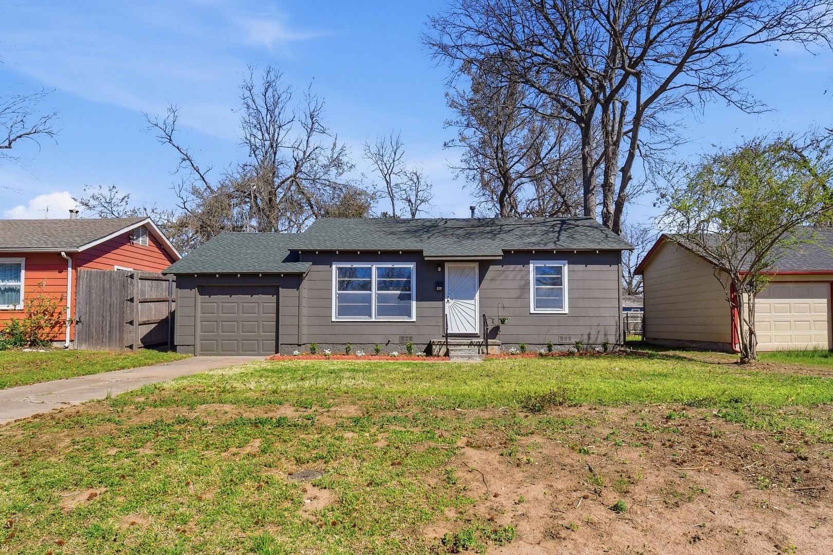 Tulsa House: 229 E 45th Pl