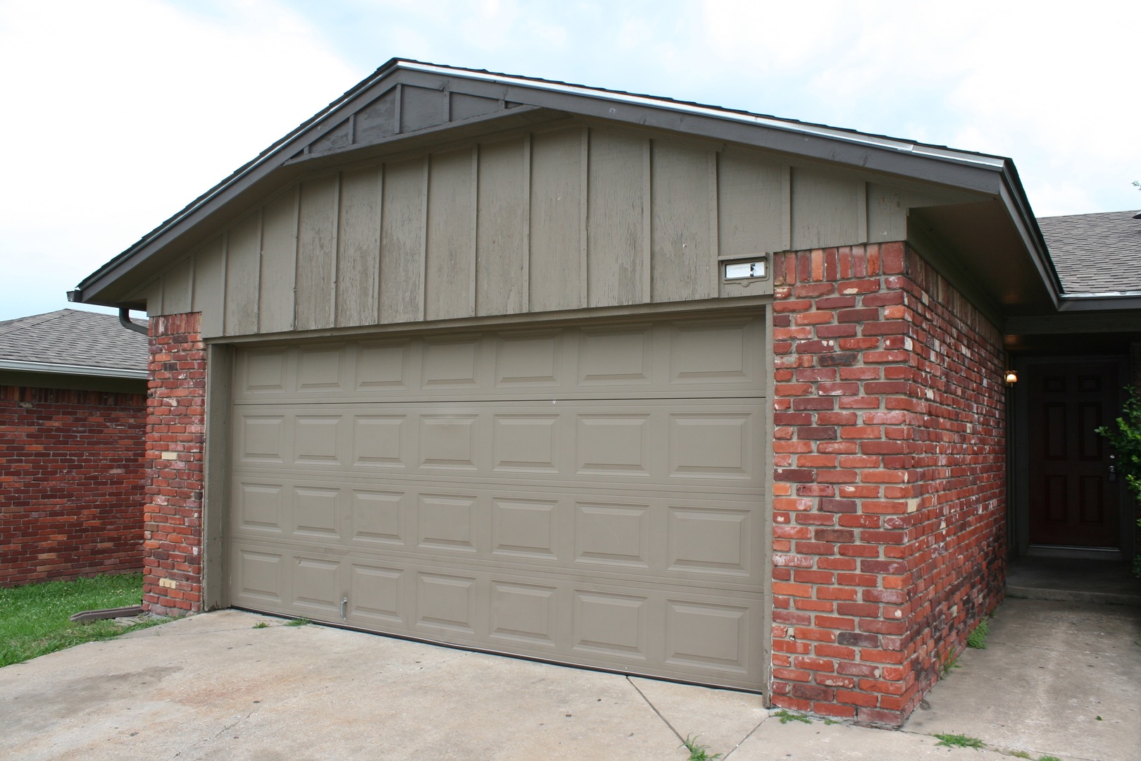 Tulsa House: 9915 E 22nd Pl