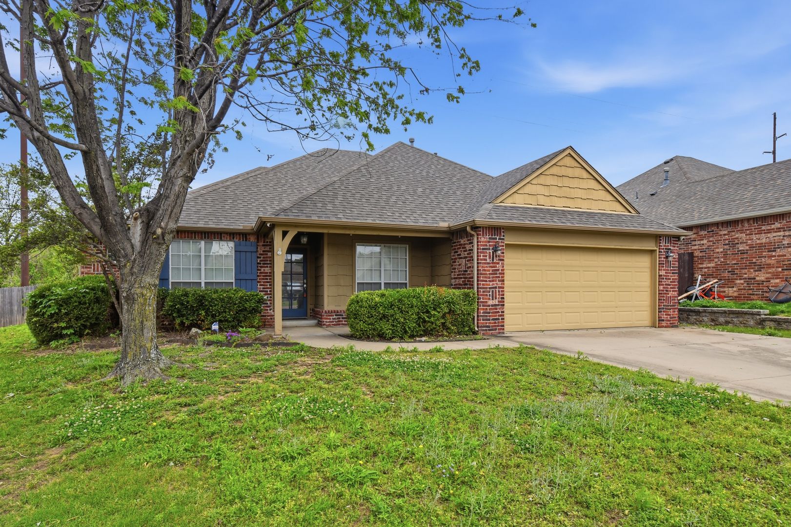 Jenks House: 11906 S Juniper Ct