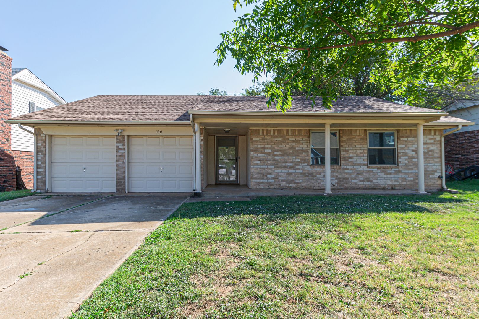 Moore House: 116 S Bouziden Dr