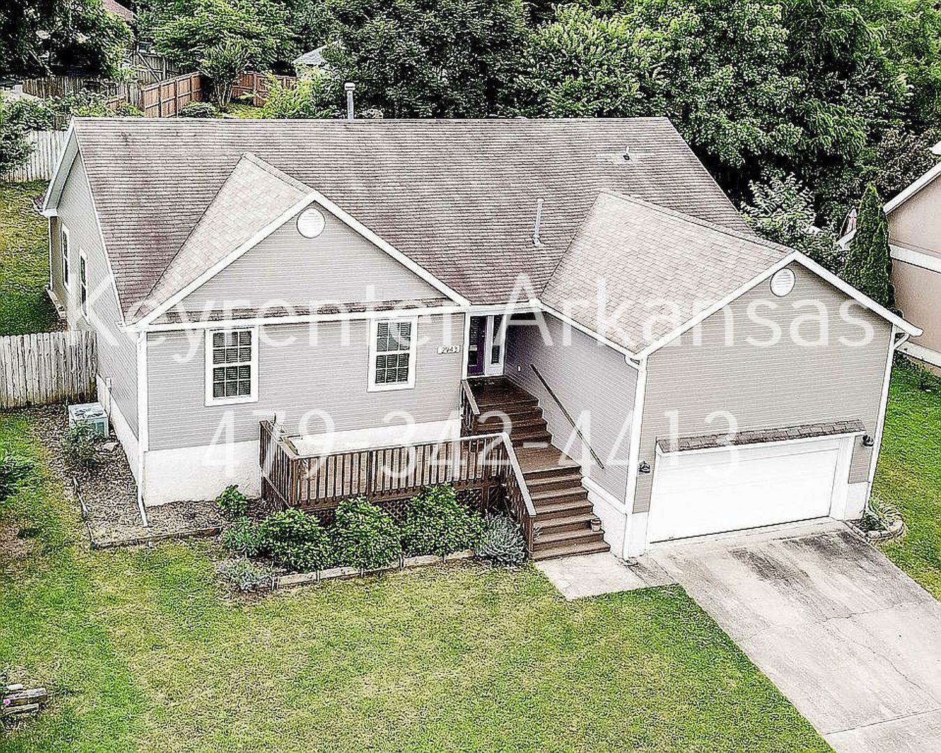 Fayetteville House: 2943 E Setter St