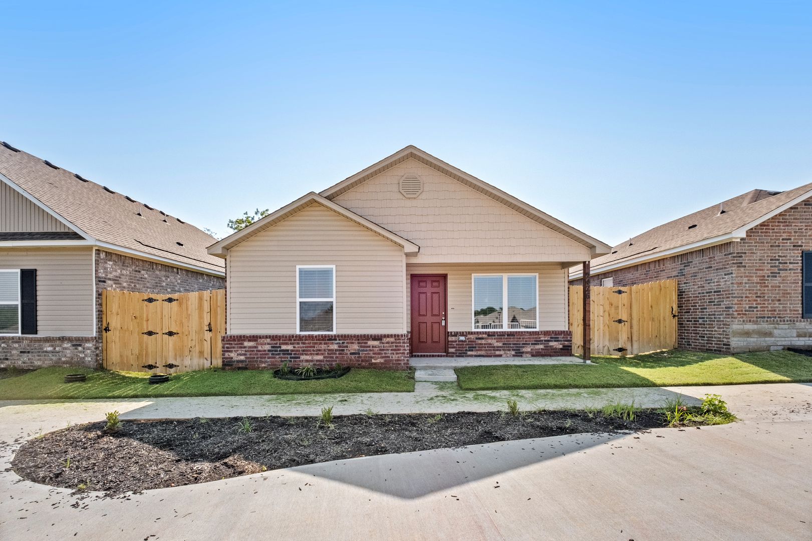 Fayetteville House: 2476 N Raven Ln