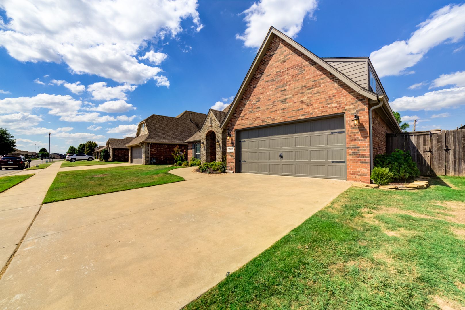 Jenks House: 12410 S Date Pl
