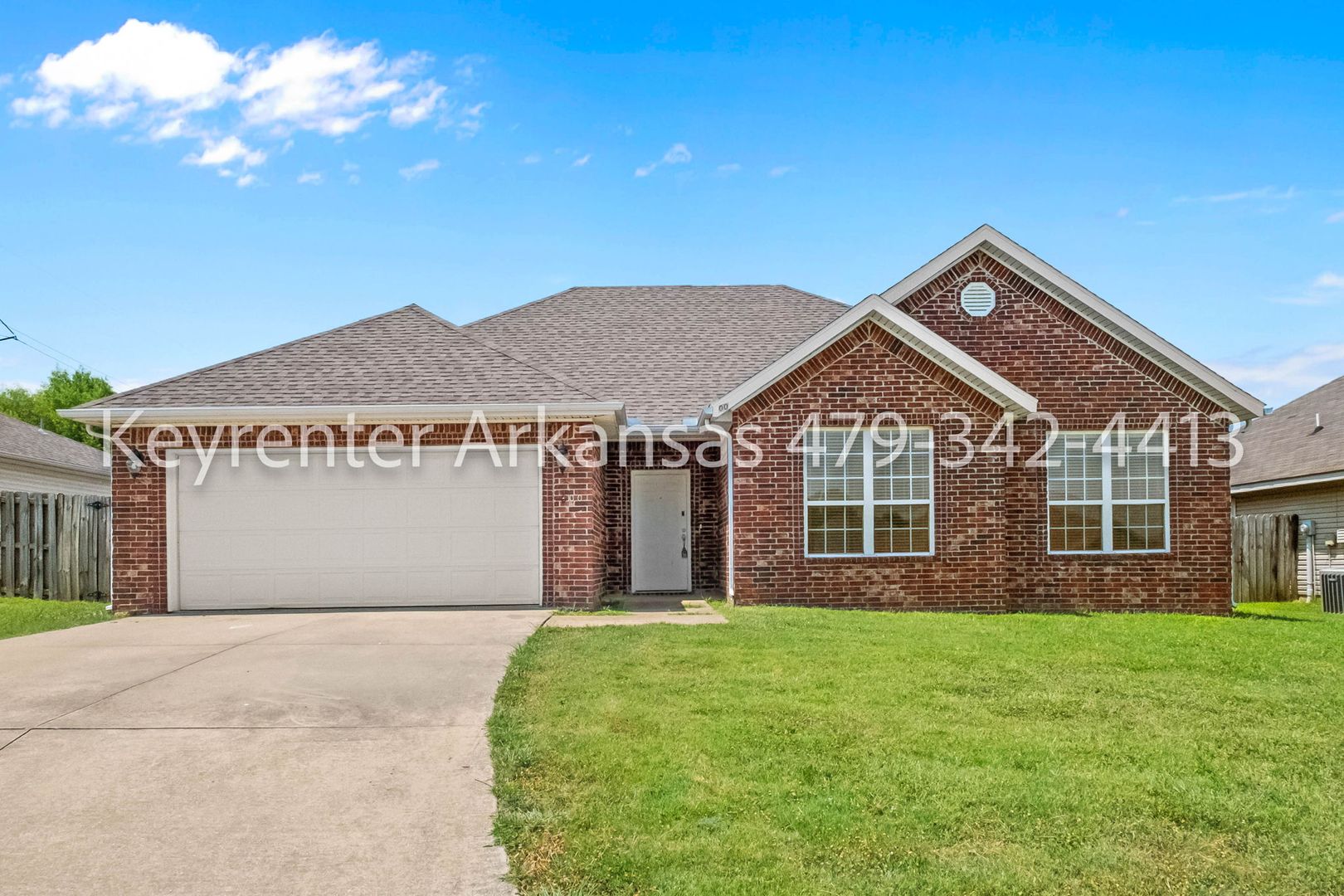 Bentonville House: 800 SW Summit Chase Rd