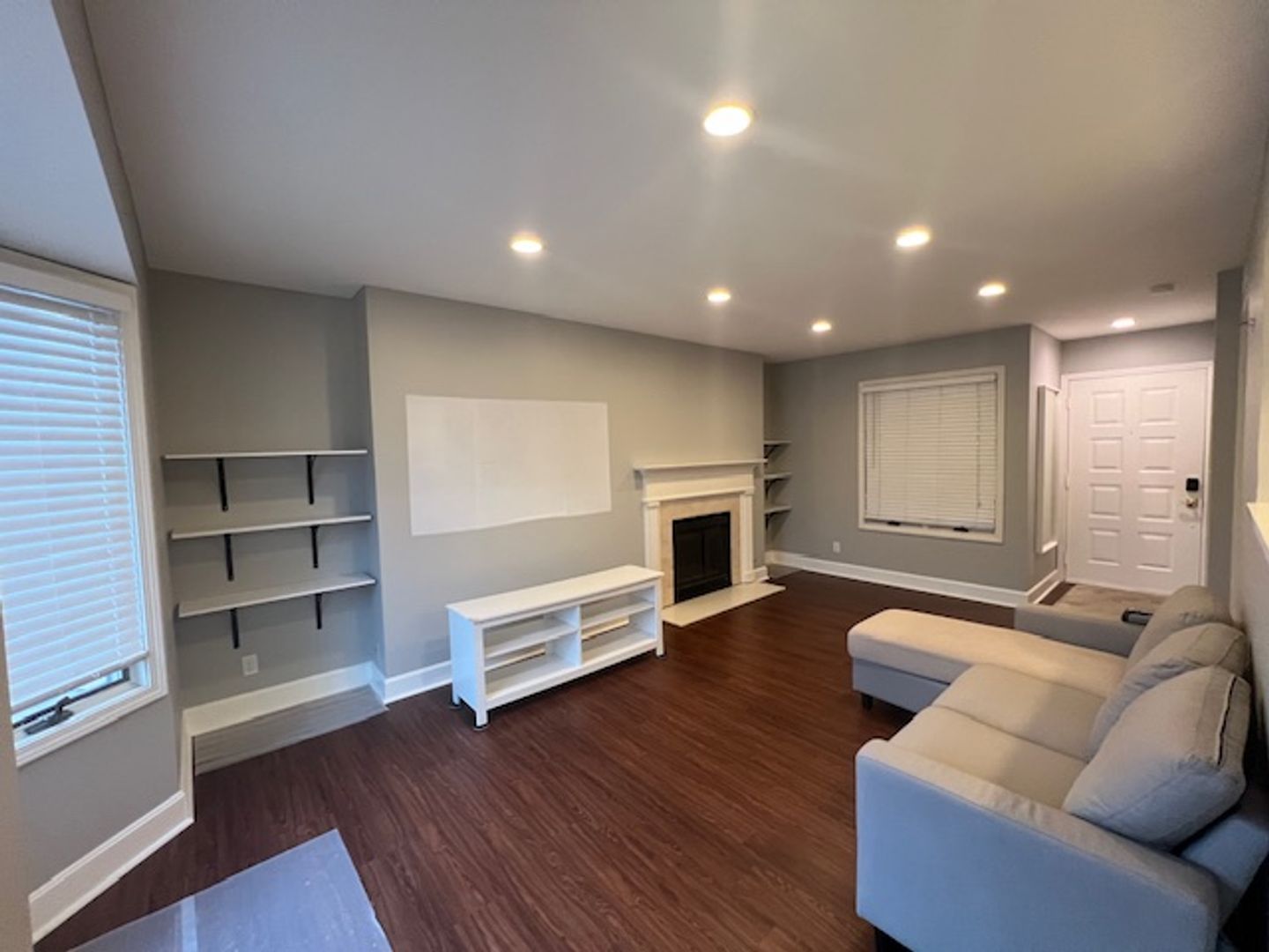 Kansas City Apartment: 4318 Belleview Ave #104