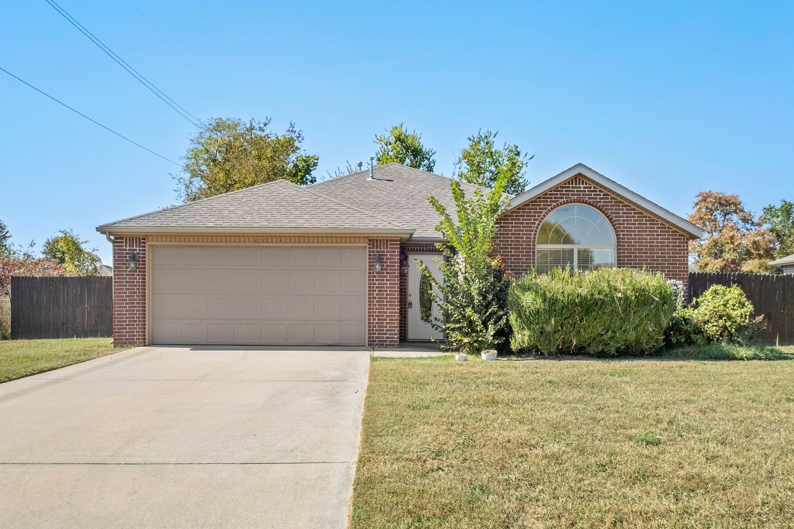 Centerton House: 160 Poplar St