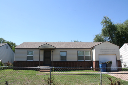 3 Bed | 1 Bath in North Tulsa! Accepts Section 8! – photo 1