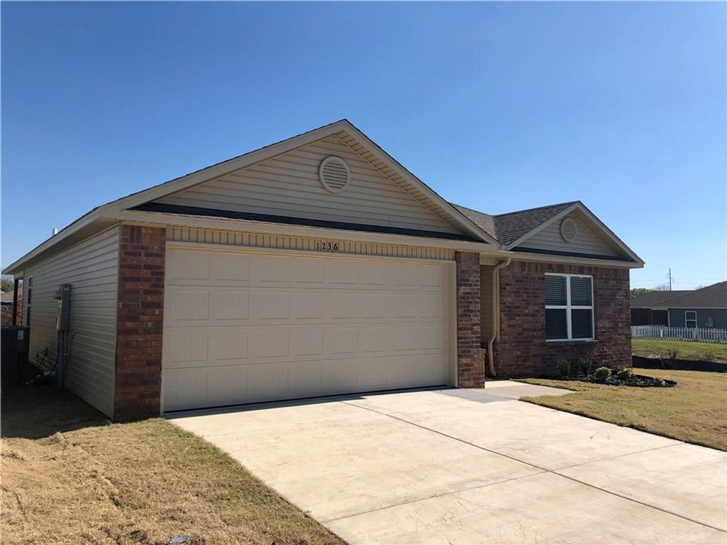 Fayetteville House: 1236 S Nighthawk