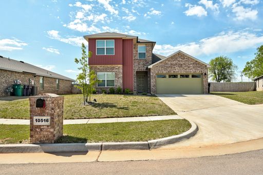 Massive 4BD/2BTH and 2 Car garage Home! Right off of 23 and Sara Road Minutes from JKP Turnpike – photo 1