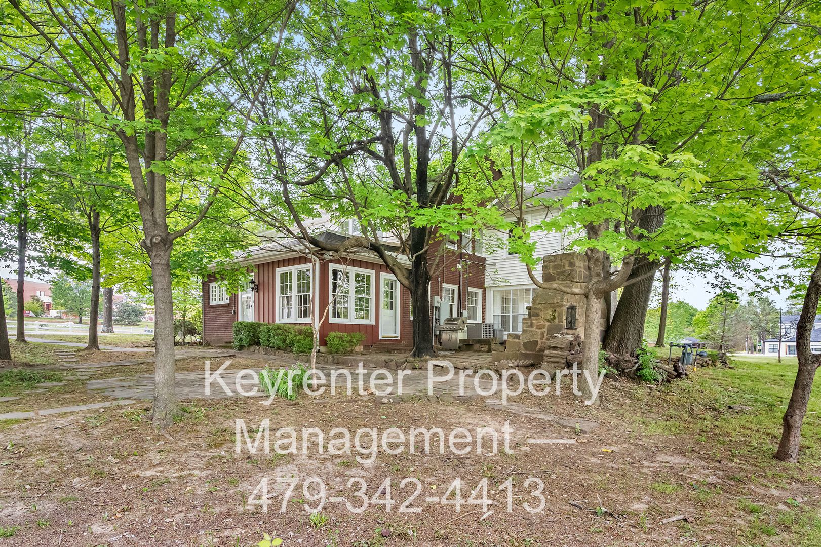 Fayetteville House: 255 W Lawson Street