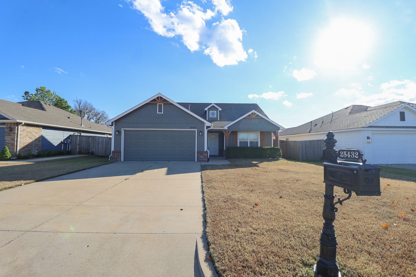 Broken Arrow House: 25432 E 90th Pl S