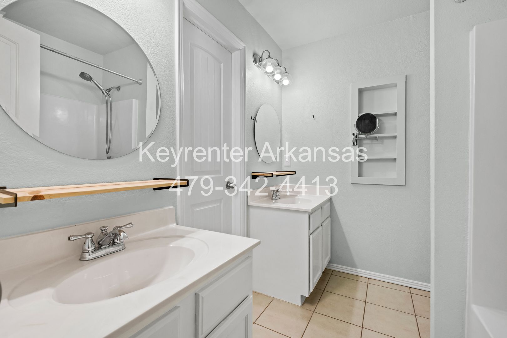 Fayetteville House: 1481 S Holland Dr