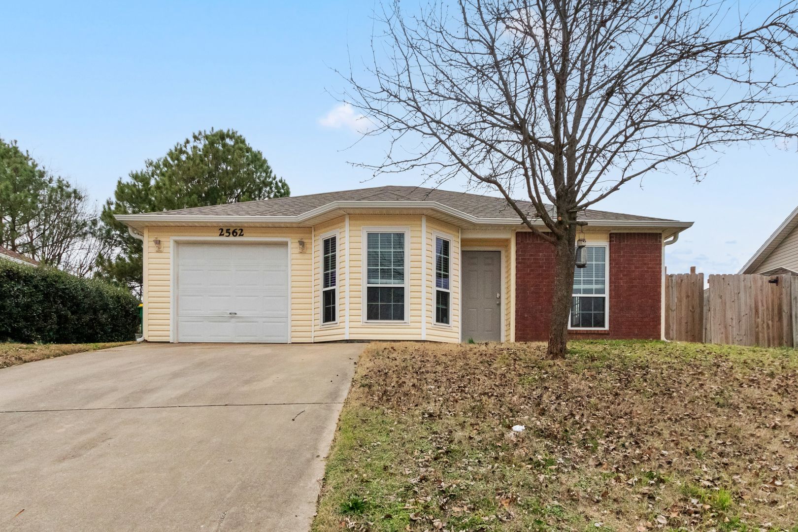 Springdale House: 2562 Brookside St