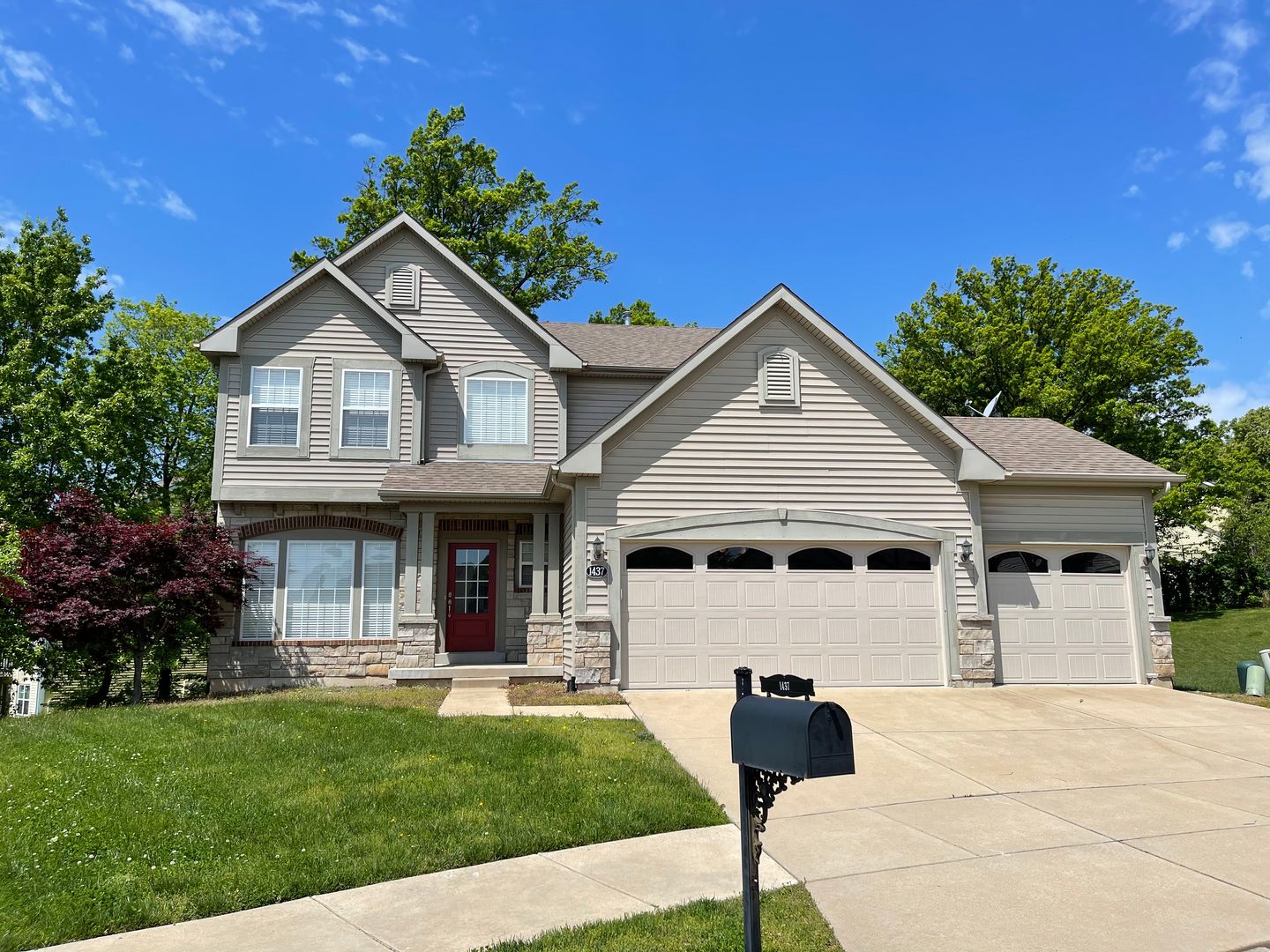 St. Charles House: 1437 Bridgeport Terrace