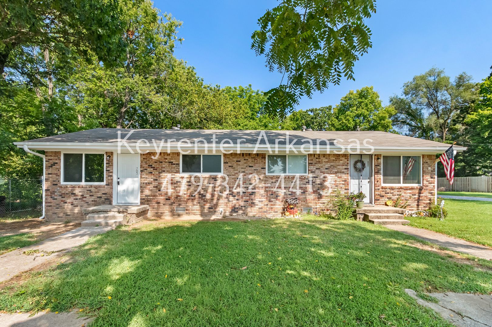 Siloam Springs Apartment: 701-703 N College