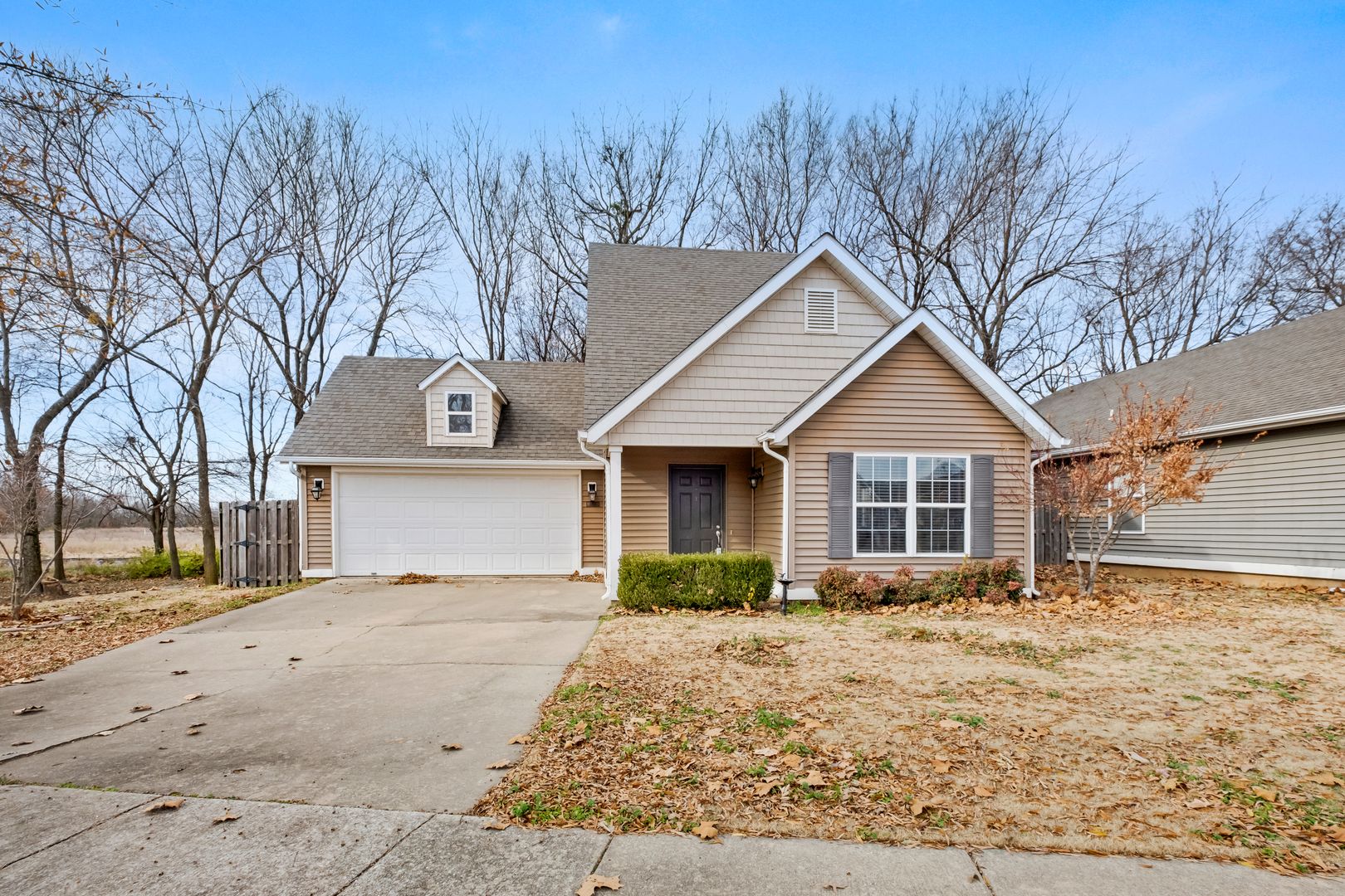 Fayetteville House: 1481 S Holland Dr
