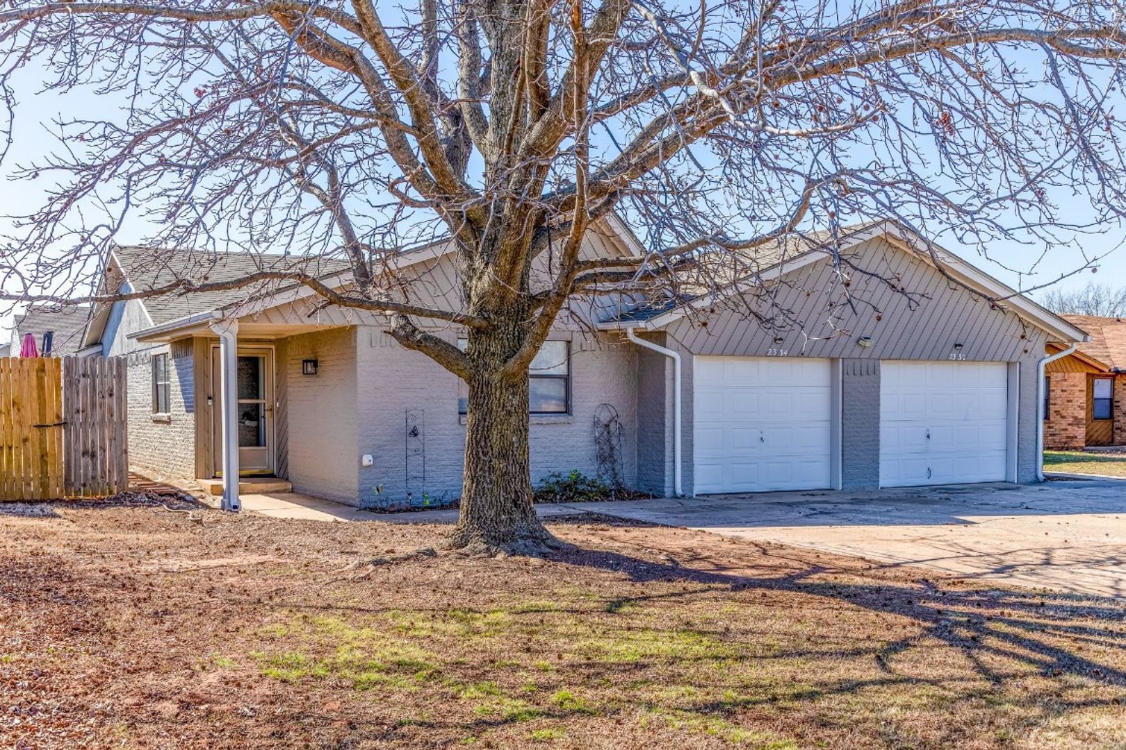 Norman Multiplex: 2334 Twisted Oak Dr - 2334