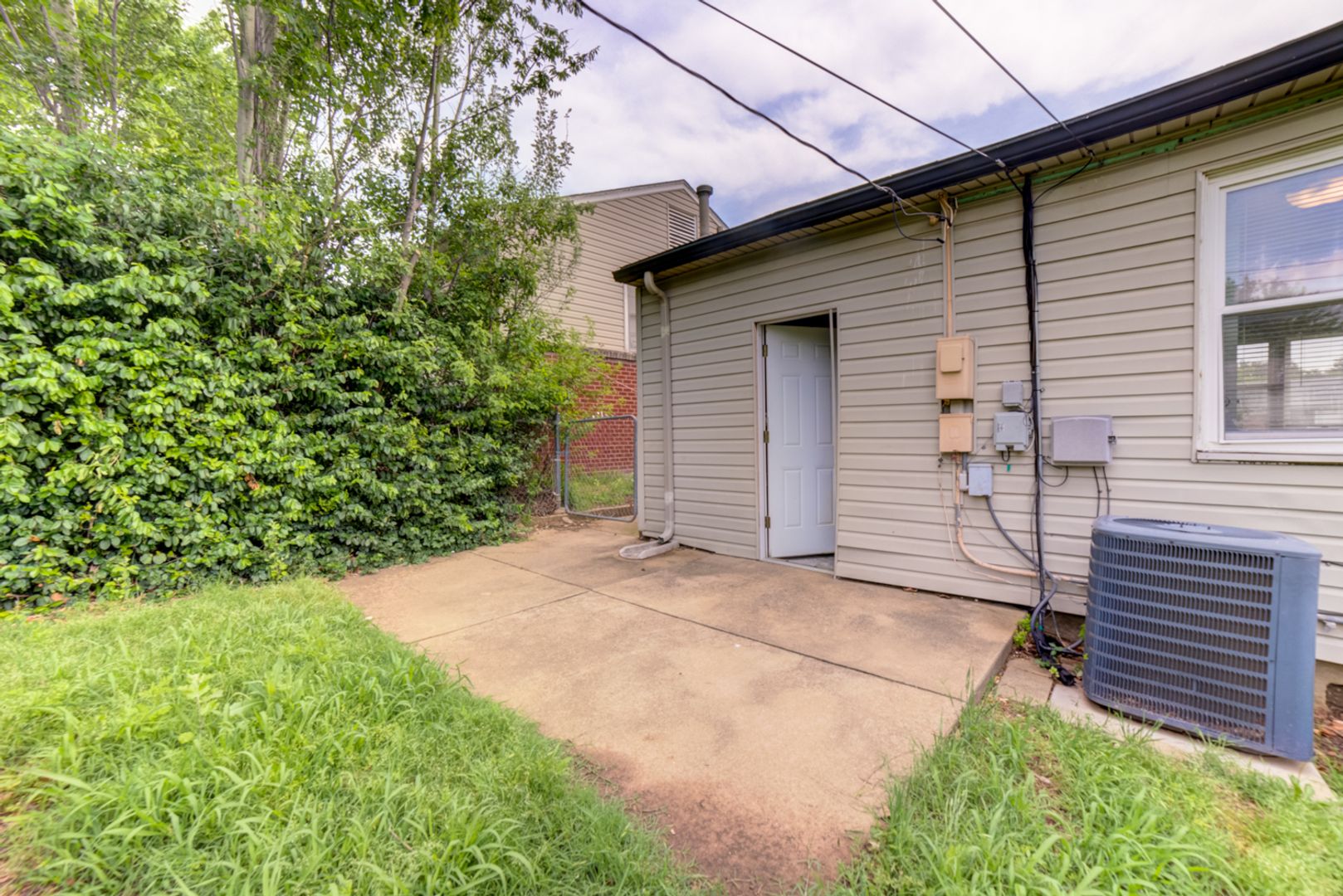 Tulsa House: 476 S 79th East Ave