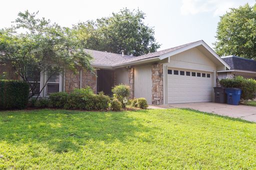 3 Bed | 2 Bath in South Tulsa! – photo 1