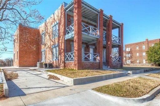 HISTORIC 1 BEDROOM - COMPLETELY REMODELED - STAINLESS STEEL APPLIANCES - HARDWOOD FLOORS – photo 1