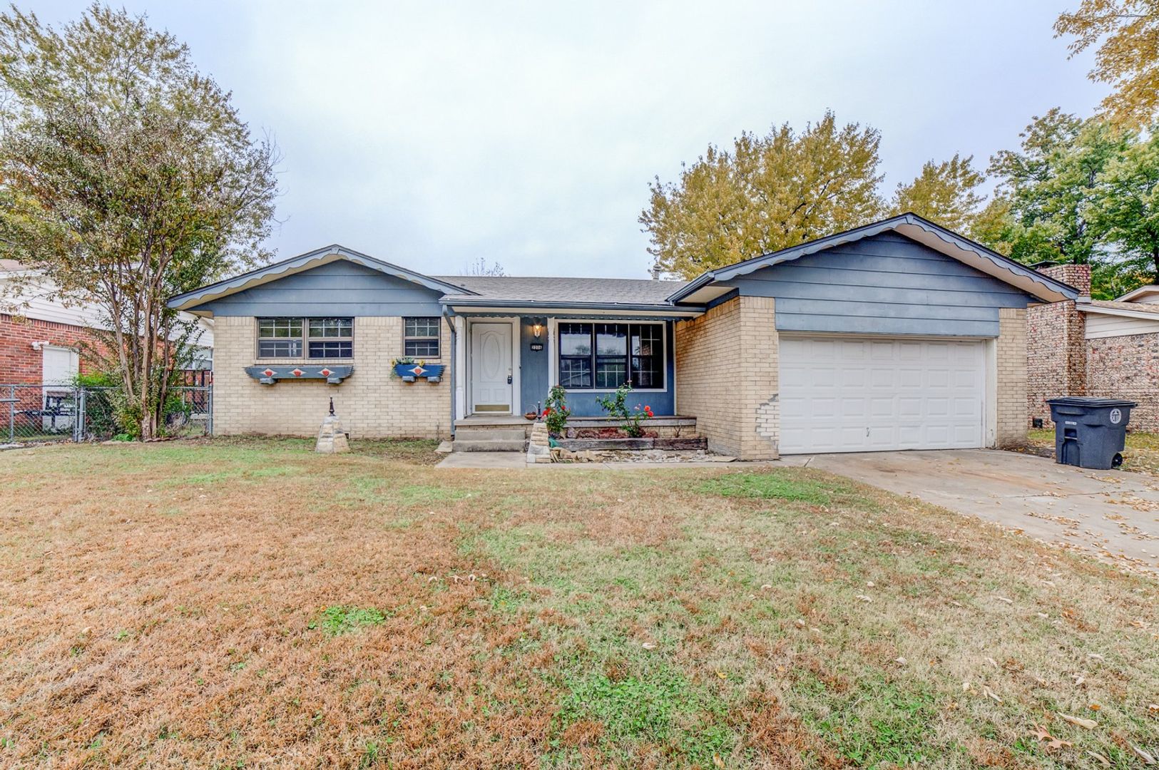 Tulsa House: 2206 S 107th E Ave
