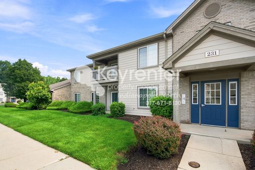 Modern 3-Bedroom Retreat with Pool, Fitness Center & More – photo 1