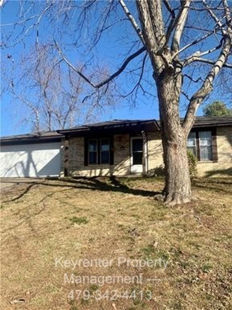 Springdale House: 2607 Lee St