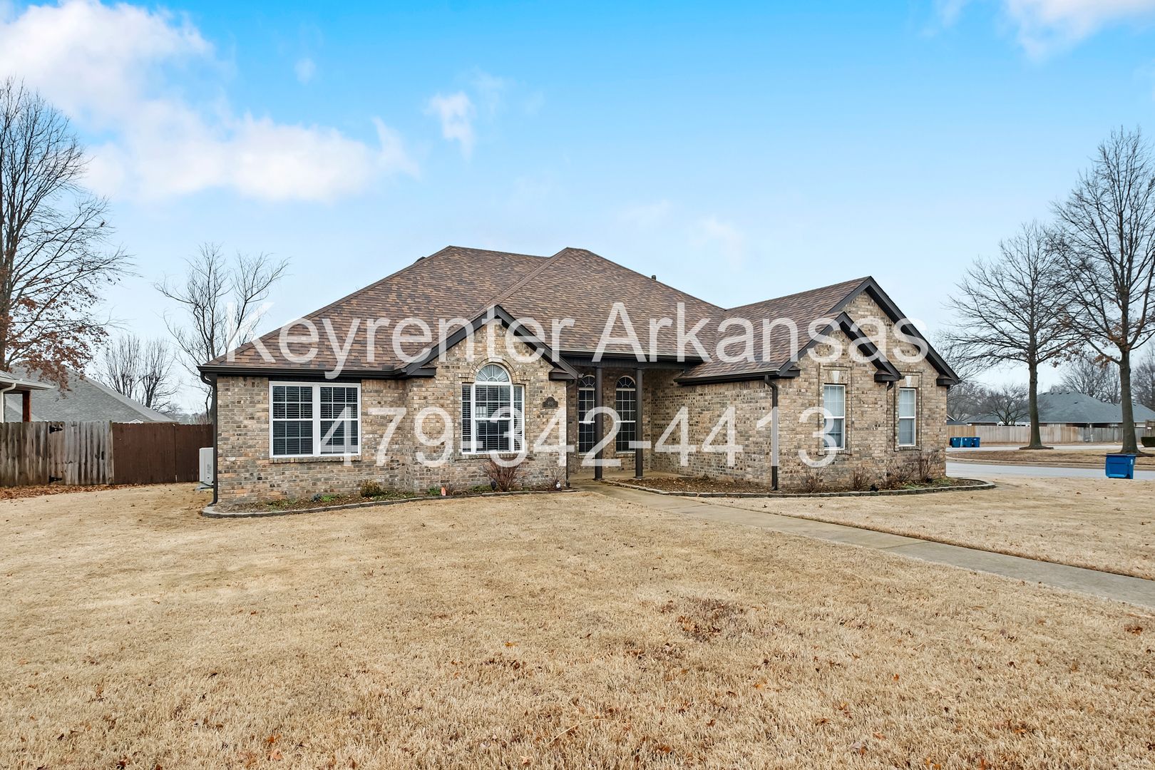 Bentonville House: 400 Lyndal Ln
