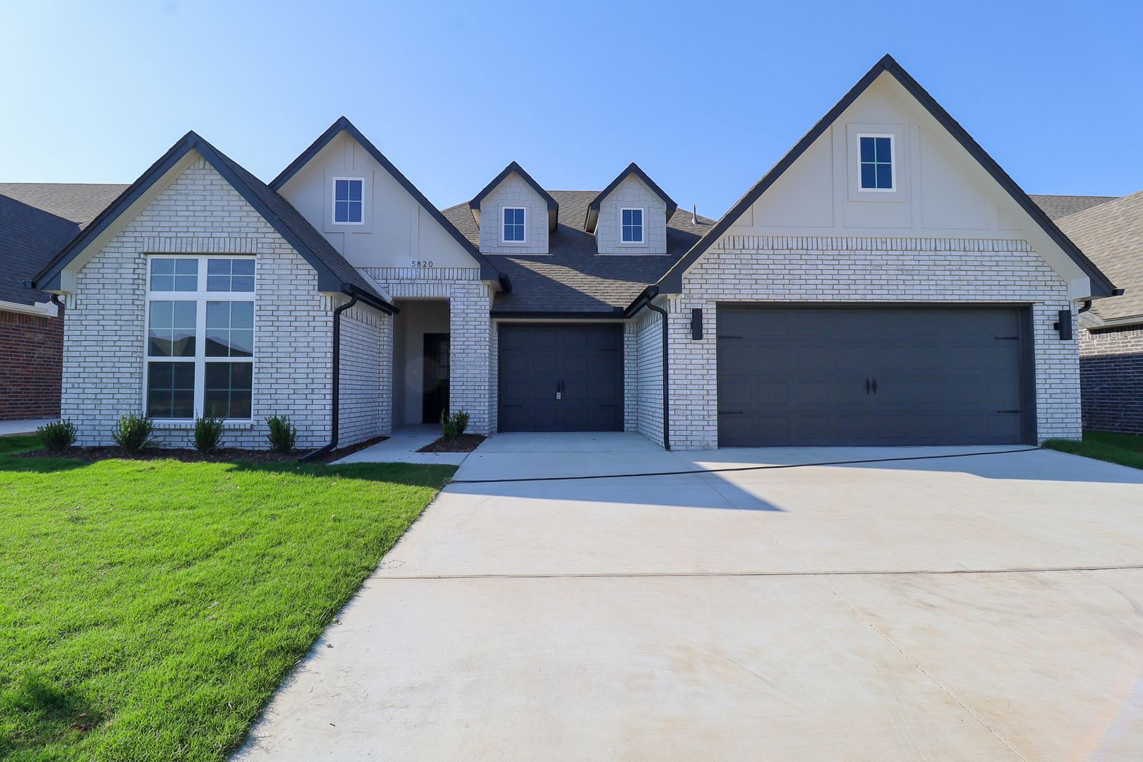 Broken Arrow House: 3809 W Laredo St