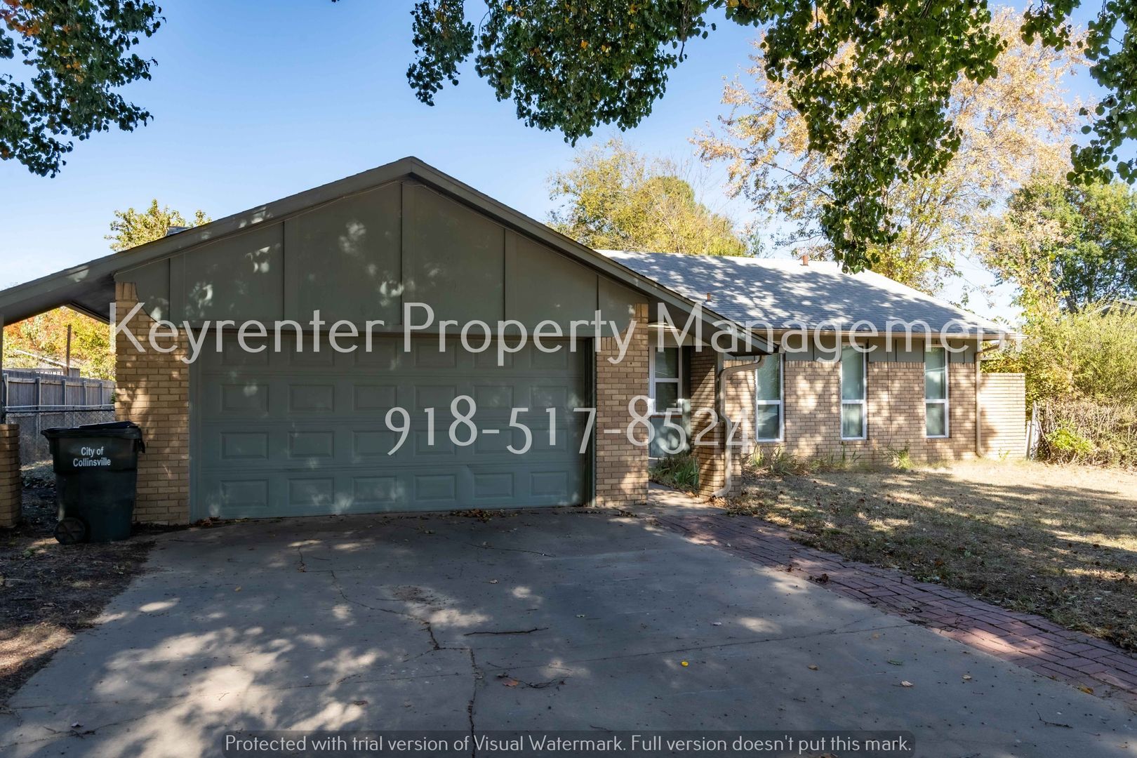 Collinsville House: 608 E Center St