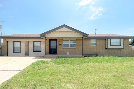 Cozy 4-Bedroom Home Near Oklahoma City Community College – photo 1
