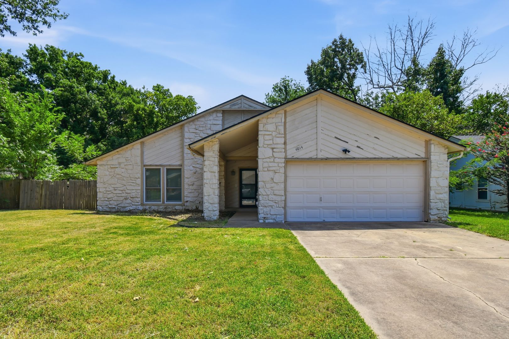 Broken Arrow House: 4014 W Pittsburg Circle