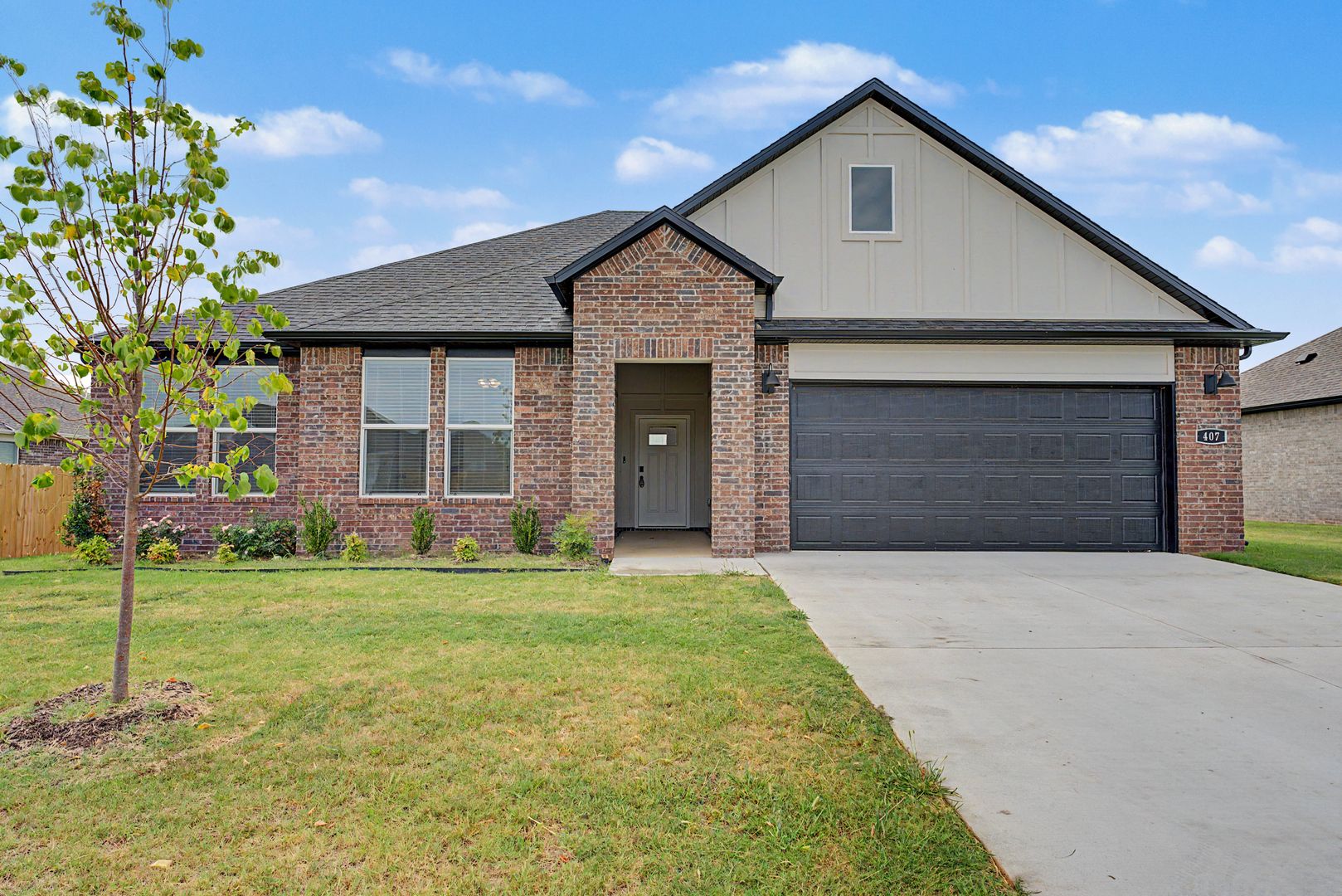 Farmington House: 407 W Taverner Xing