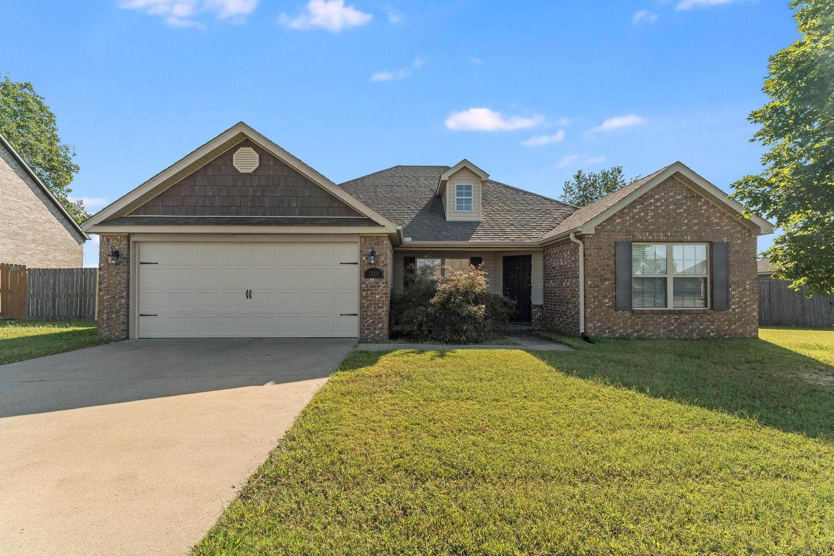 Centerton House: 1300 Lariat Dr
