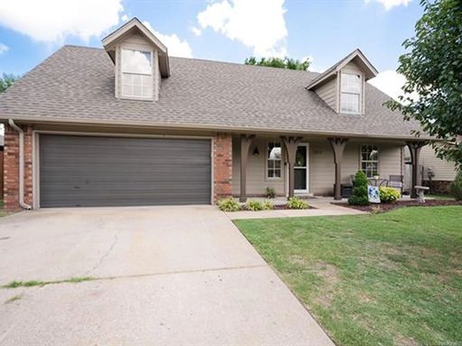 3 Bed | 2 Bath in Owasso! – photo 1