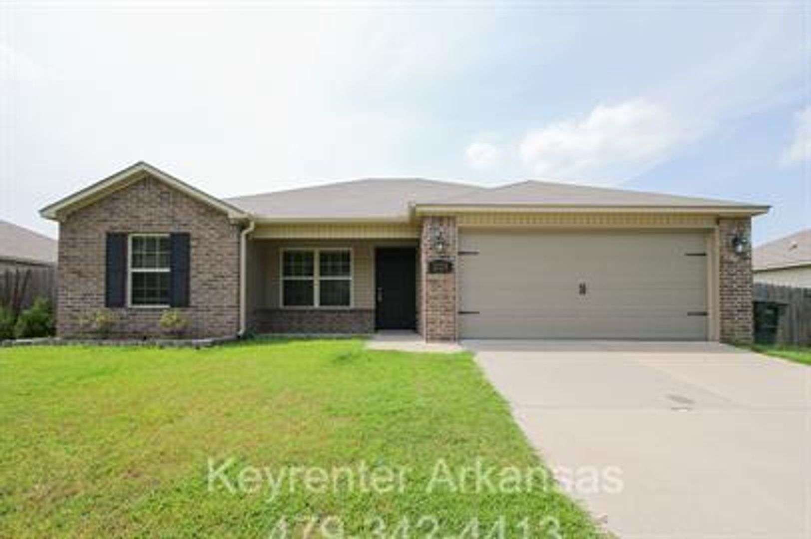 Fayetteville House: 1123 S Spritz Dr