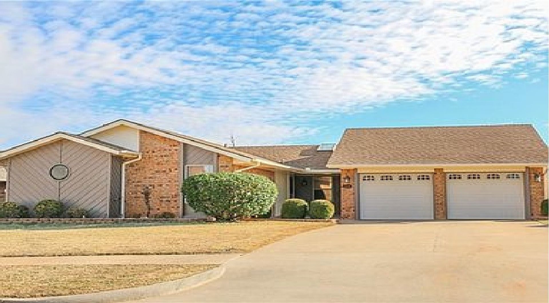 Moore House: 616 NE 15th St