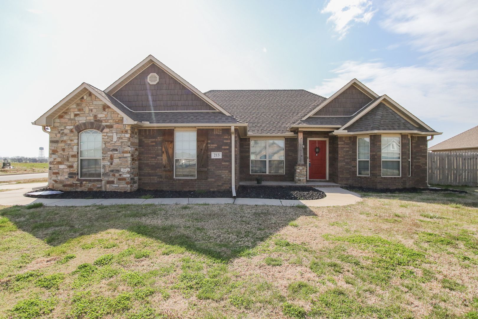 Pea Ridge House: 213 Adams St