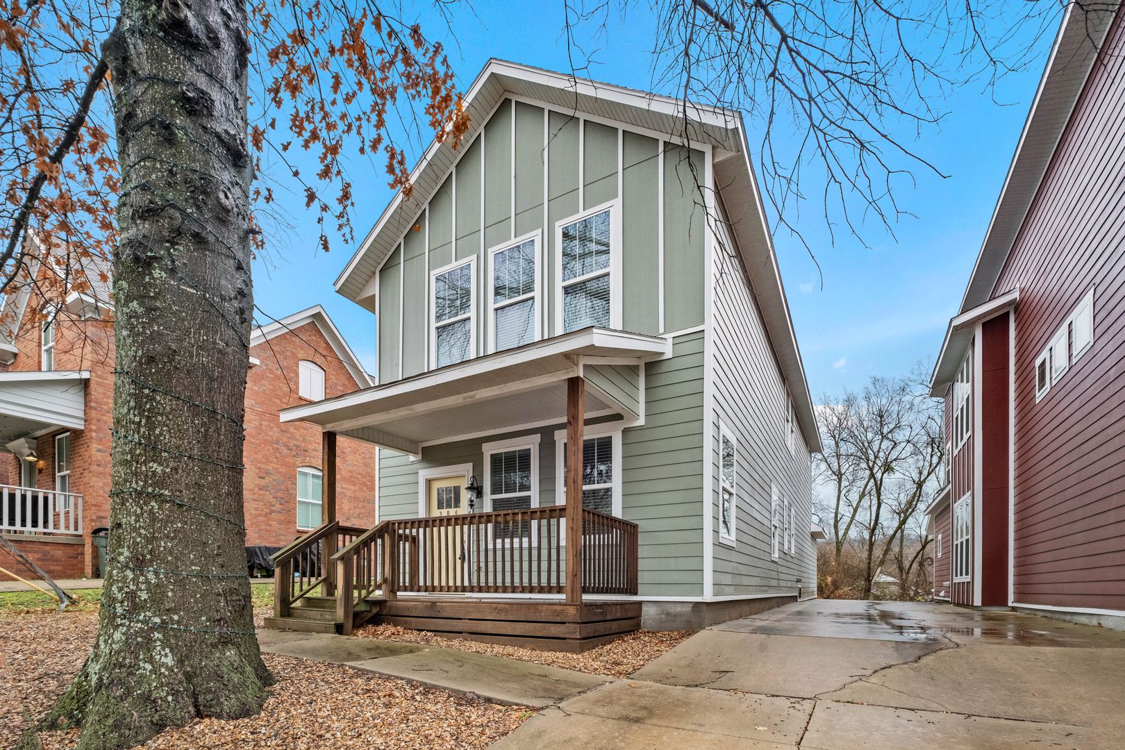 Fayetteville House: 304 S College Ave