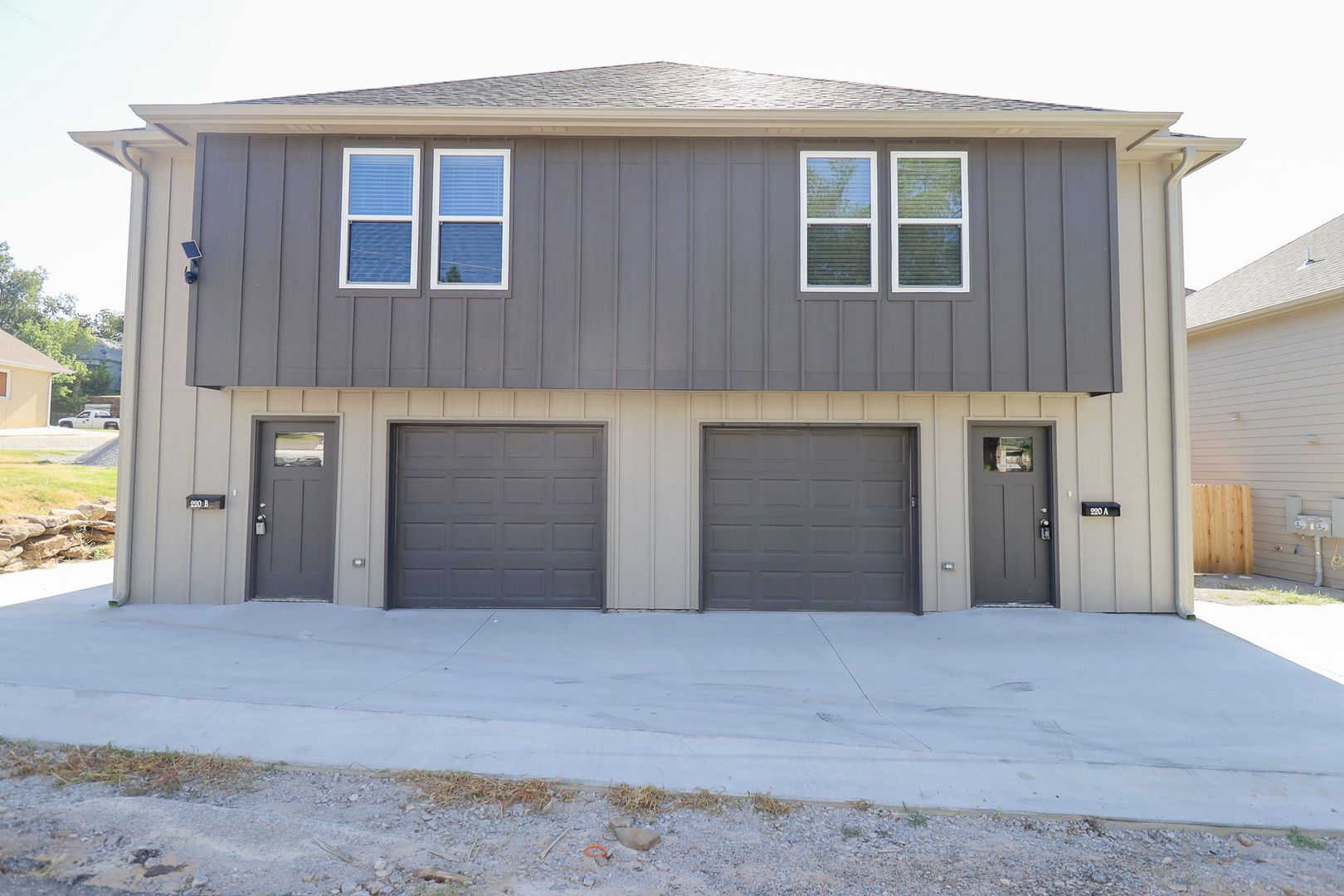 Sand Springs Townhome: 220 N Cleveland St - B