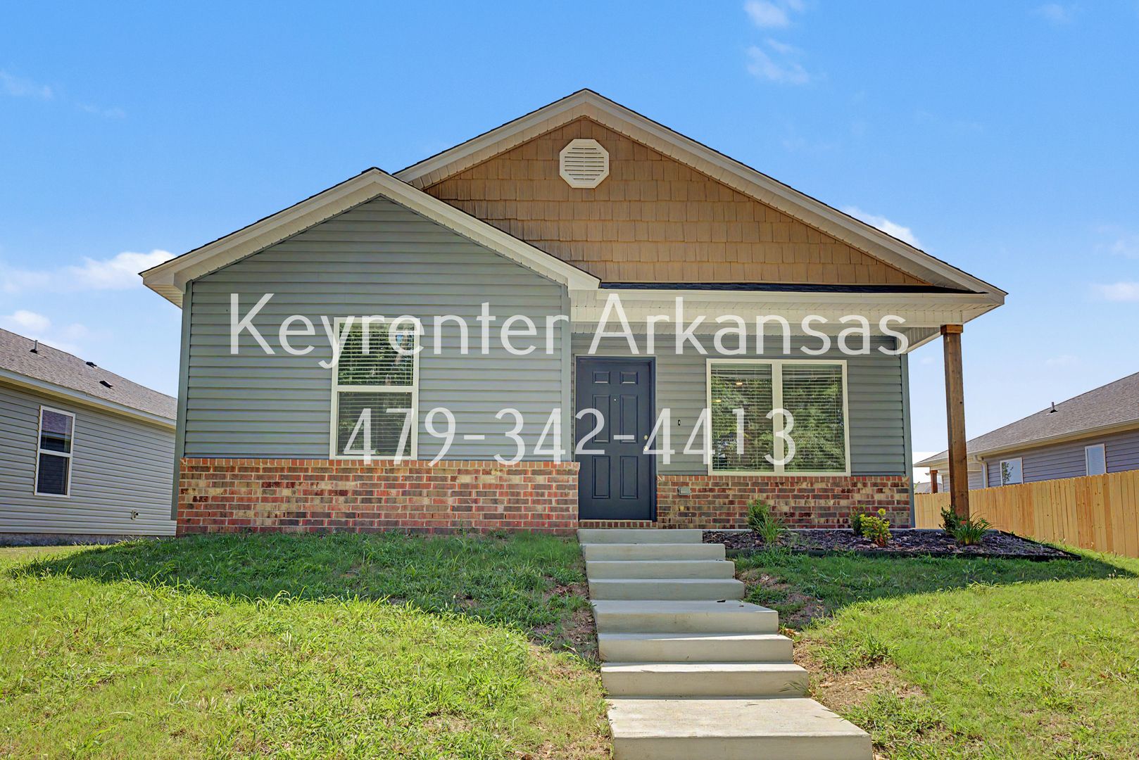 Fayetteville House: 3222 S Bayou Ally