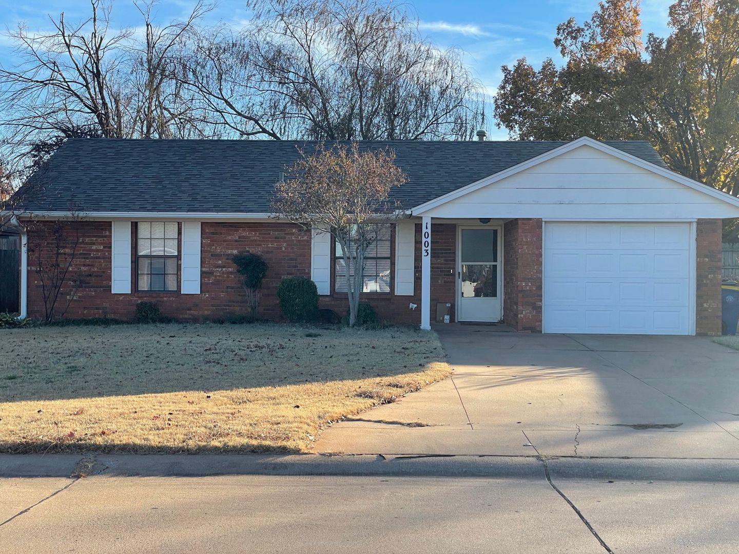 Stillwater House: 1003 E Dell Ave