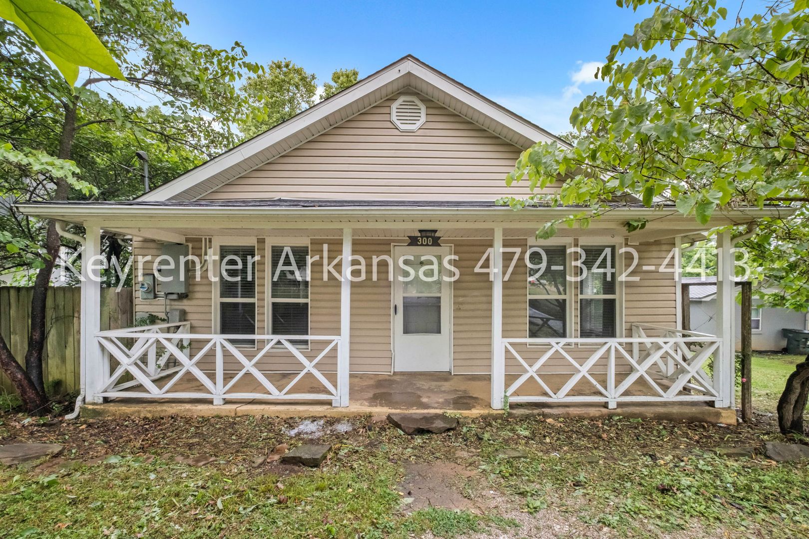 Fayetteville House: 300 S Washington Ave