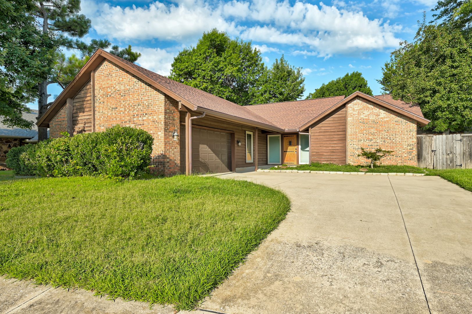 Norman House: 3619 Chatham Ct