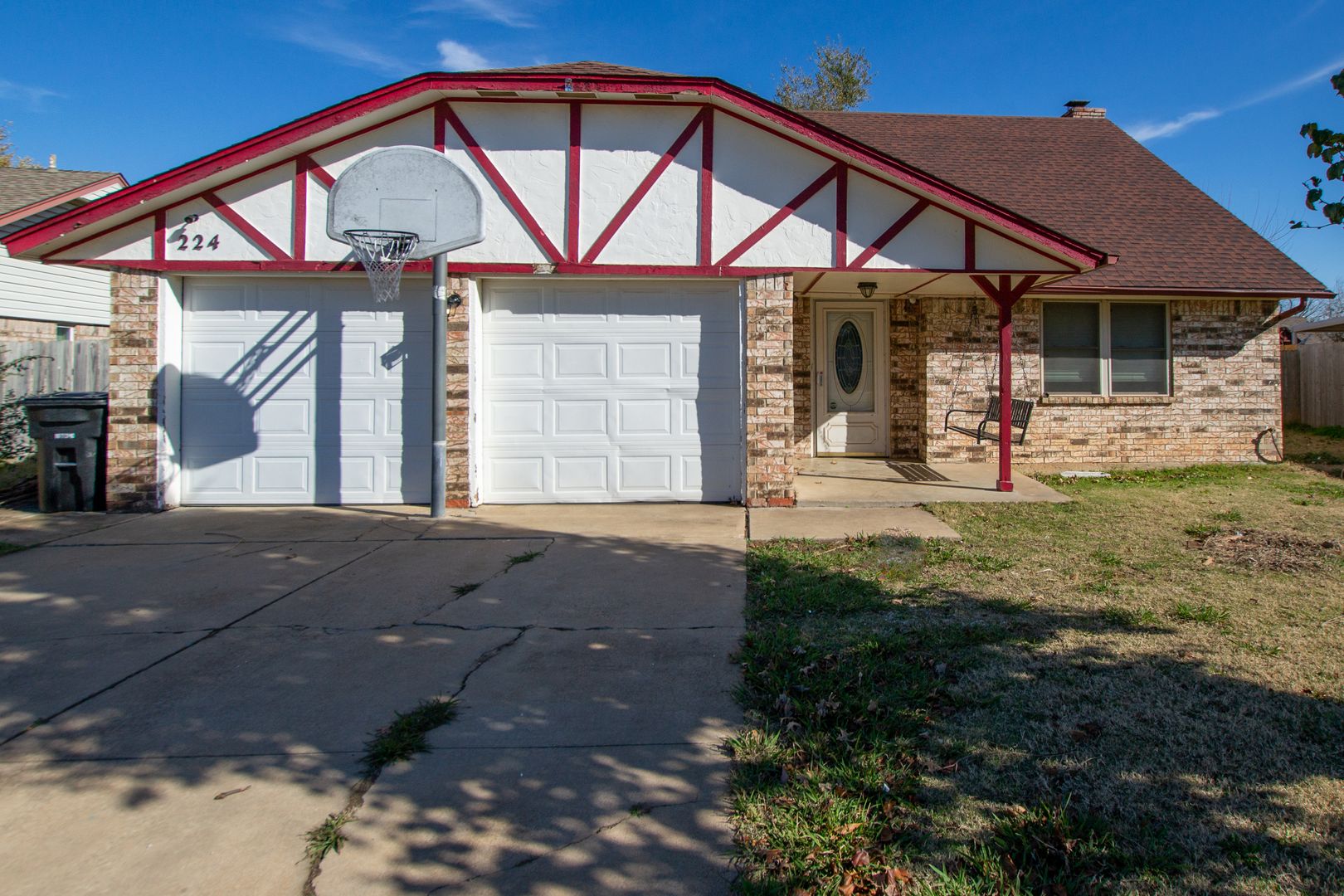 Moore House: 224 S Bouziden Dr