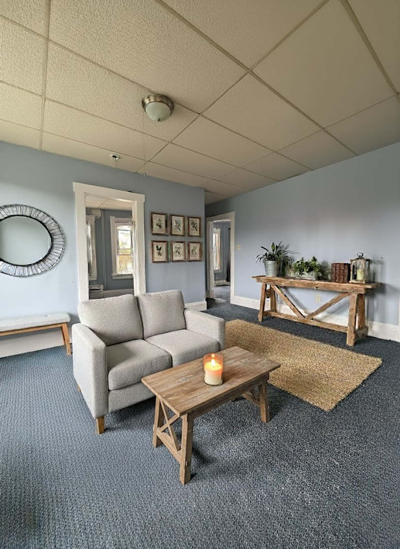 Lowell Apartment: 5 Ellis Avenue