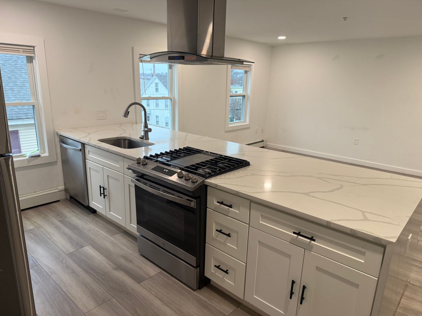 Lowell Apartment: 61 Chapel Street