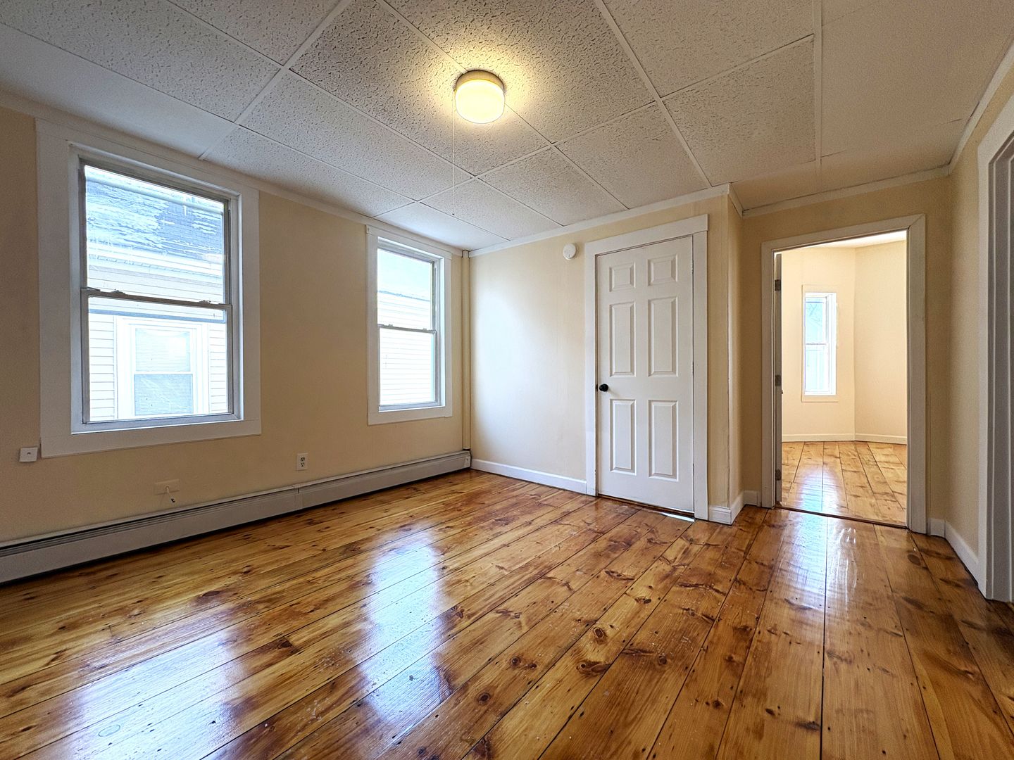 Lowell Apartment: 21-27 Clare St