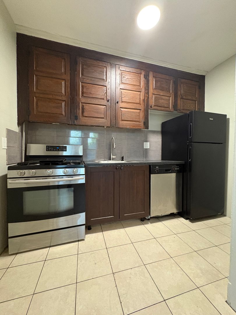 Bradford Apartment: 46-48 South Prospect St